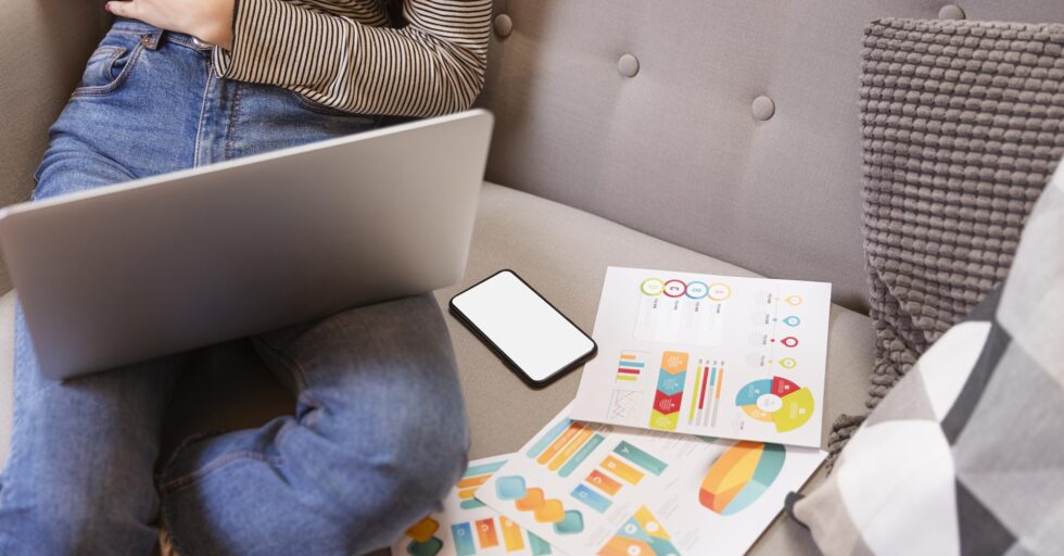 Jak_zdobyc_wyzsza_pozycje_dla_mojej_strony_w_google013-woman-working-from-home-statistical-chartspozycjonowanie_seo_stron_www